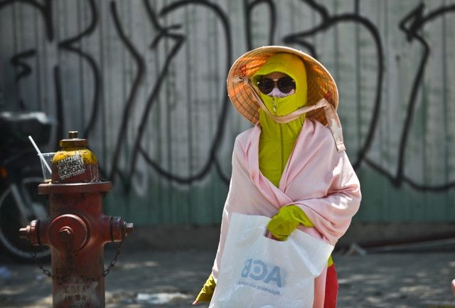 Hết hồn với "style Ninja" trong ngày nắng nóng đỉnh điểm ở Sài Gòn - Hình 10 Het hon voi