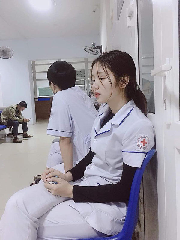 Hotgirl điều dưỡng "xinh ngất ngây" nổi tiếng qua clip triệu views Hotgirl dieu duong