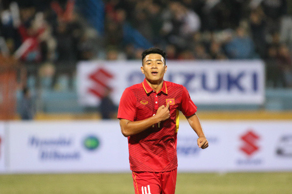 Đức Chinh bị chỉ trích “1 năm, 4 giải, 1 bàn thắng“, NHM có quá phũ? Duc Chinh bi chi trich “1 nam, 4 giai, 1 ban thang“, NHM co qua phu?