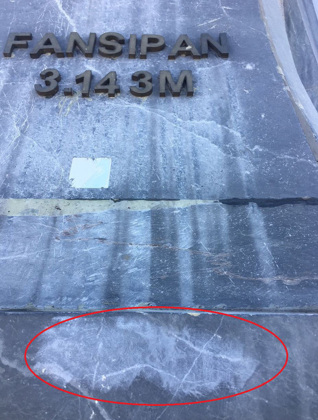 Dư luận phẫn nộ với vết bậy chi chít trên đỉnh Fansipan - Hình 2 Du luan phan no voi vet bay chi chit tren dinh Fansipan-Hinh-2