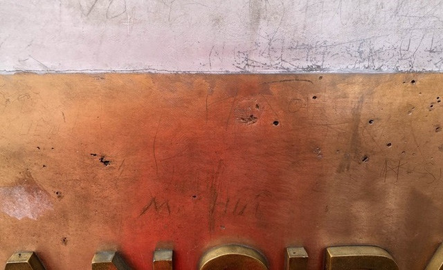 Dư luận phẫn nộ với vết bậy chi chít trên đỉnh Fansipan - Hình 4 Du luan phan no voi vet bay chi chit tren dinh Fansipan-Hinh-4