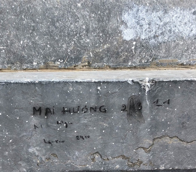 Dư luận phẫn nộ với vết bậy chi chít trên đỉnh Fansipan - Hình 10 Du luan phan no voi vet bay chi chit tren dinh Fansipan-Hinh-10