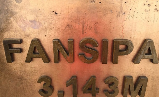 Dư luận phẫn nộ với vết bậy chi chít trên đỉnh Fansipan - Hình 7 Du luan phan no voi vet bay chi chit tren dinh Fansipan-Hinh-7