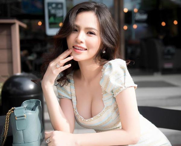 Hot Girl Mì Gõ: 'Tôi kiếm ra tiền nên không đánh đổi danh dự bản thân' Hot Girl Mi Go: 'Toi kiem ra tien nen khong danh doi danh du ban than'