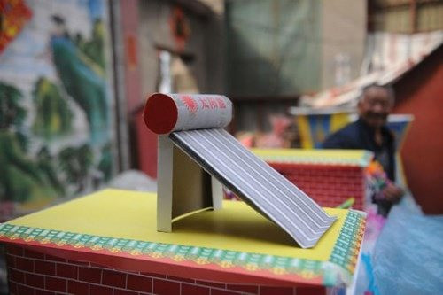 Tháng 7 âm lịch, người dân Việt đốt đá quý, siêu xe cho cho người cõi âm - Hình 7 Thang 7 am lich, nguoi dan Viet dot da quy, sieu xe cho cho nguoi coi am-Hinh-7