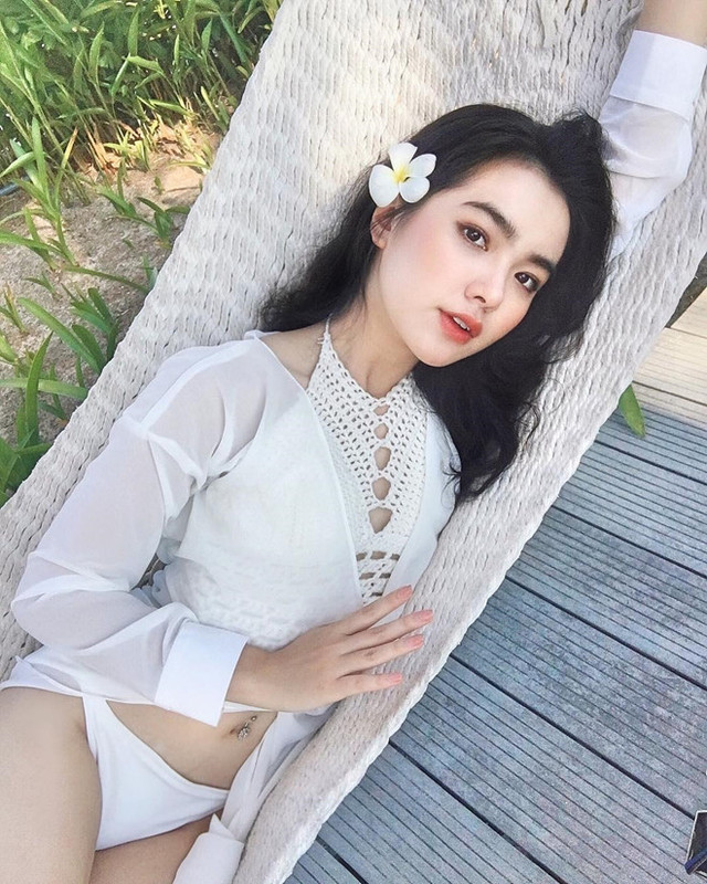 Cận cảnh body nóng bỏng, mặt xinh hơn người của dàn hotgirl con lai - Hình 3 Can canh body nong bong, mat xinh hon nguoi cua dan hotgirl con lai-Hinh-3