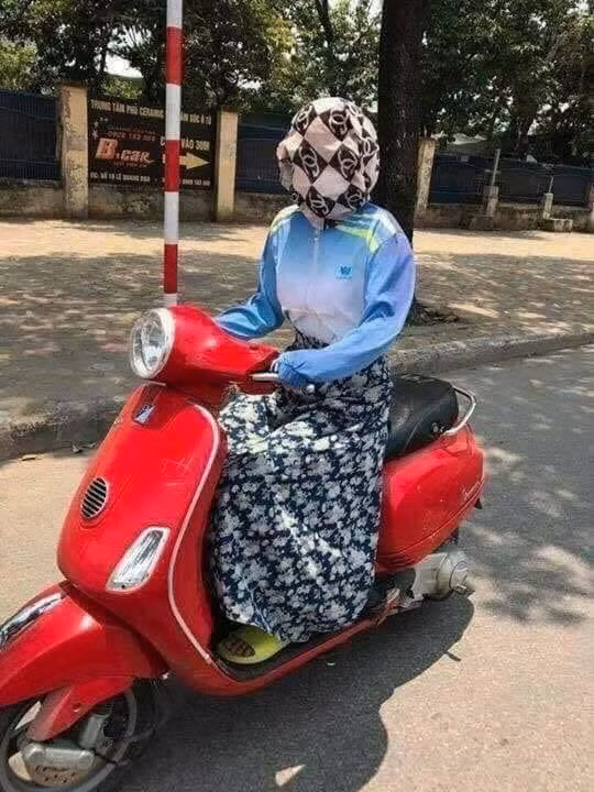 Muon kieu deo khau trang cuc ba dao cua hoi chi em