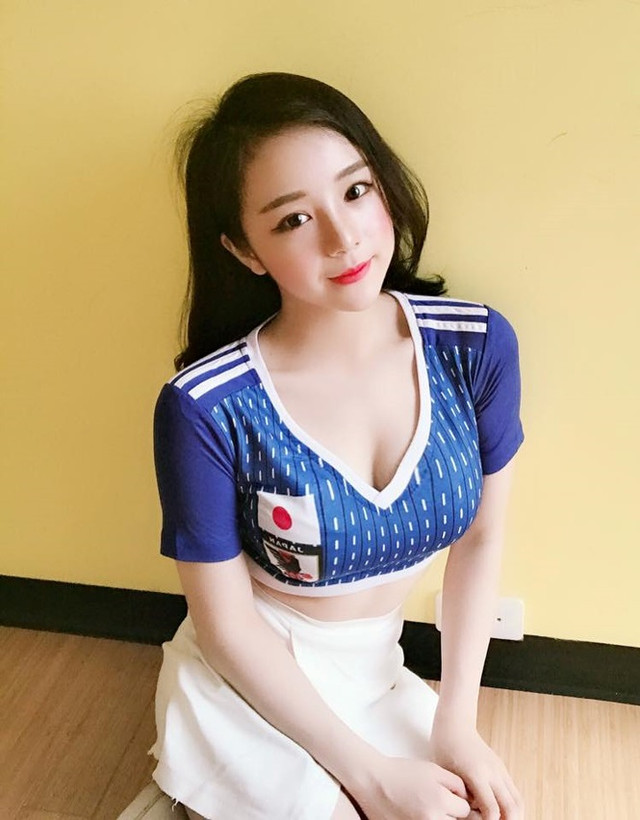 Hot girl World Cup khiến các thanh niên nhức mắt với điệu nhảy uốn éo - Hình 4 Hot girl World Cup khien cac thanh nien nhuc mat voi dieu nhay uon eo-Hinh-4