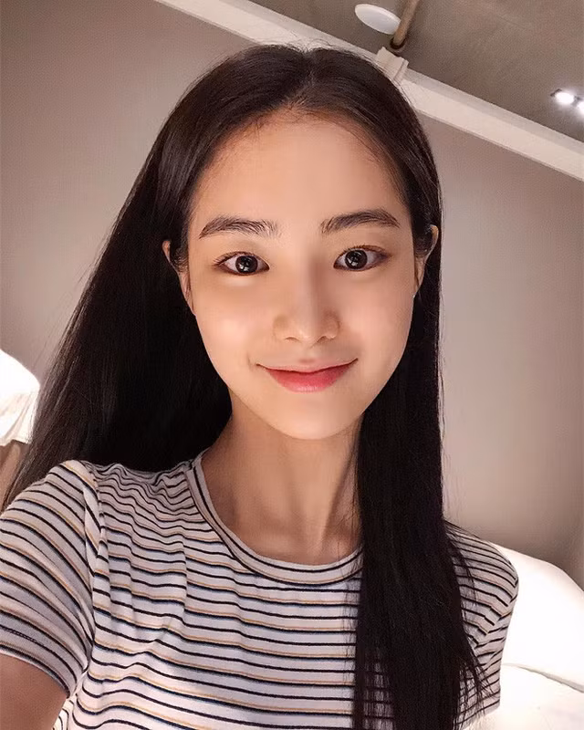 Cô nàng bỗng nhiên nổi như cồn nhờ mặt mộc và lông mày tự nhiên Co nang bong nhien noi nhu con nho mat moc va long may tu nhien