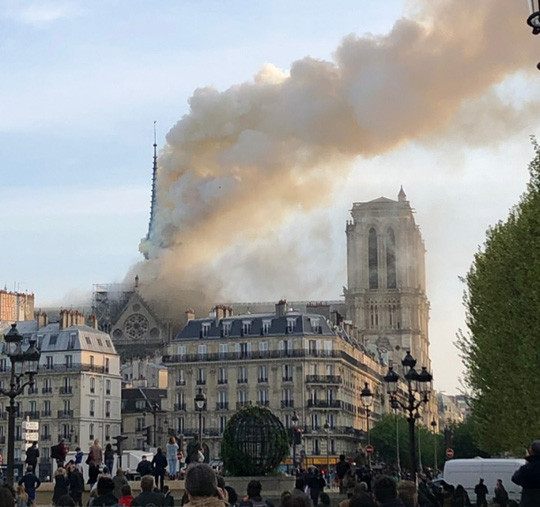 Cháy Nhà thờ Đức Bà ở Paris: Vì sao không thể chữa cháy từ trên không? - Hình 5 Chay Nha tho Duc Ba o Paris: Vi sao khong the chua chay tu tren khong?-Hinh-5