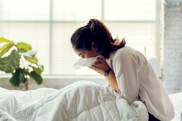 Đau đớn nhìn chồng bỏ đi với tình nhân ngay tiệc thôi nôi của con Dau don nhin chong bo di voi tinh nhan ngay tiec thoi noi cua con