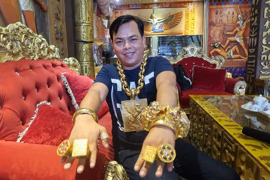 Nhung lan Phuc XO lam mau khoe 