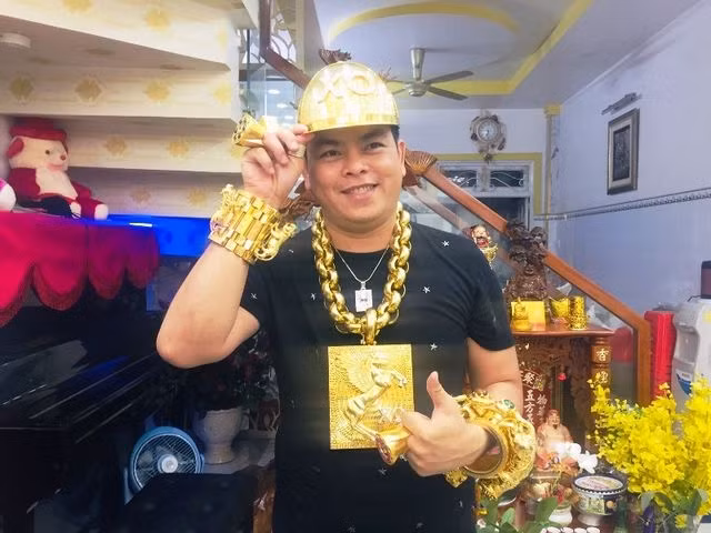 Nhung lan Phuc XO lam mau khoe 