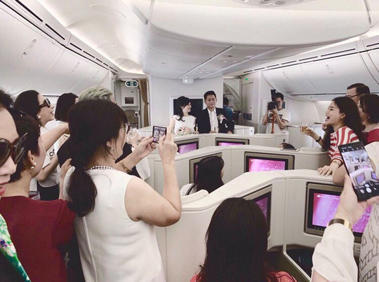 Tổ chức đám cưới trên máy bay, ai "chơi" bằng cặp đôi Hà thành? To chuc dam cuoi tren may bay, ai
