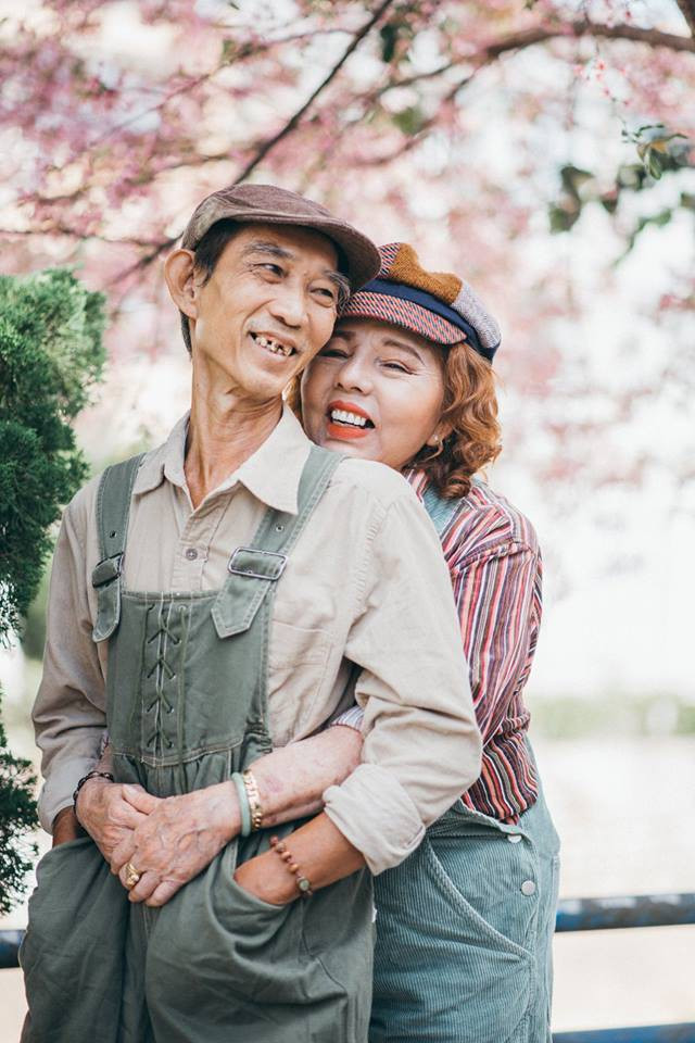 Ai không rung động khi ngắm những hình ảnh quá đỗi ngọt ngào này của cặp đôi U60 Ai khong rung dong khi ngam nhung hinh anh qua doi ngot ngao nay cua cap doi U60