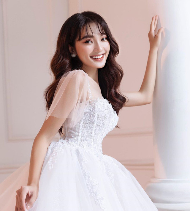 Bạn gái hotgirl của Phan Văn Đức đăng ảnh váy cưới, dân mạng “lót dép” hóng tin mừng Ban gai hotgirl cua Phan Van Duc dang anh vay cuoi, dan mang “lot dep” hong tin mung