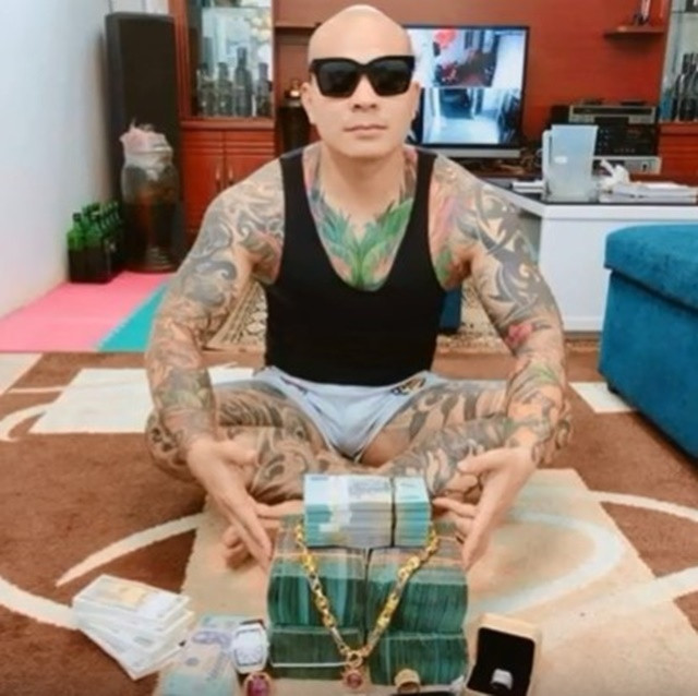 Giang hồ xăm trổ khắp người Quang Rambo khuấy đảo cộng đồng mạng thế nào trước khi bị tóm? Giang ho xam tro khap nguoi Quang Rambo khuay dao cong dong mang the nao truoc khi bi tom?