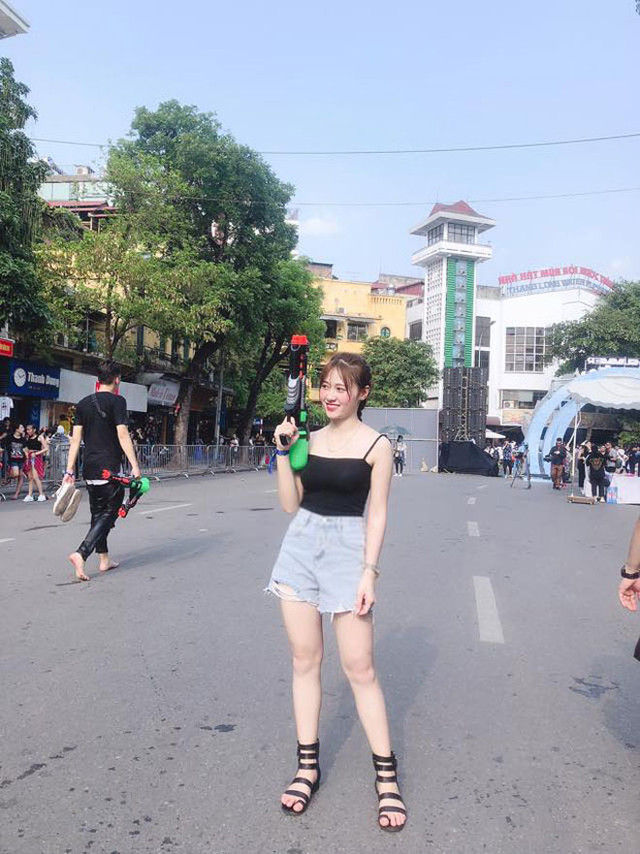 Nữ công nhân đẹp như Ninh Dương Lan Ngọc, thu hút mọi ánh nhìn - Hình 9 Nu cong nhan dep nhu Ninh Duong Lan Ngoc, thu hut moi anh nhin-Hinh-9
