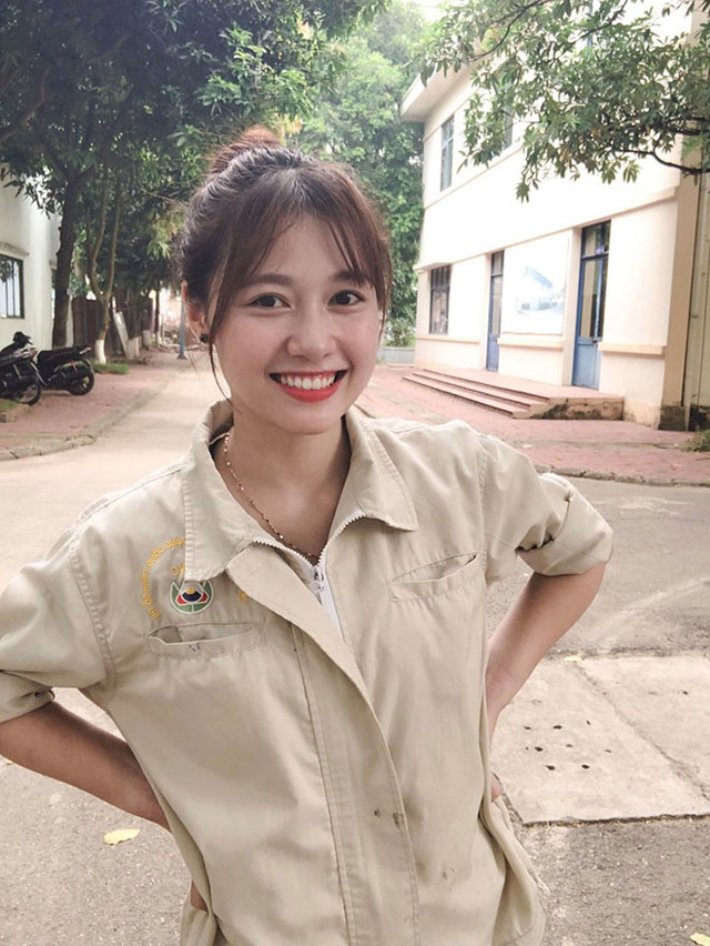 Nữ công nhân đẹp như Ninh Dương Lan Ngọc, thu hút mọi ánh nhìn - Hình 2 Nu cong nhan dep nhu Ninh Duong Lan Ngoc, thu hut moi anh nhin-Hinh-2