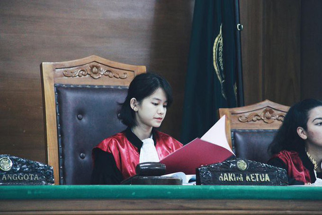 Thẩm phán mới 22 tuổi xinh như diễn viên Hàn Quốc - Hình 2 Tham phan moi 22 tuoi xinh nhu dien vien Han Quoc-Hinh-2