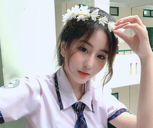 Sốc trước bảng điểm thời còn cắp sách tới trường của hot girl Việt Soc truoc bang diem thoi con cap sach toi truong cua hot girl Viet
