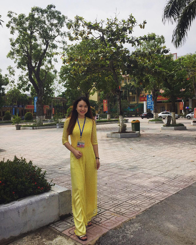 Cô giáo xinh hơn hotgirl thu hút mọi ánh nhìn sau bức ảnh này - Hình 3 Co giao xinh hon hotgirl thu hut moi anh nhin sau buc anh nay-Hinh-3