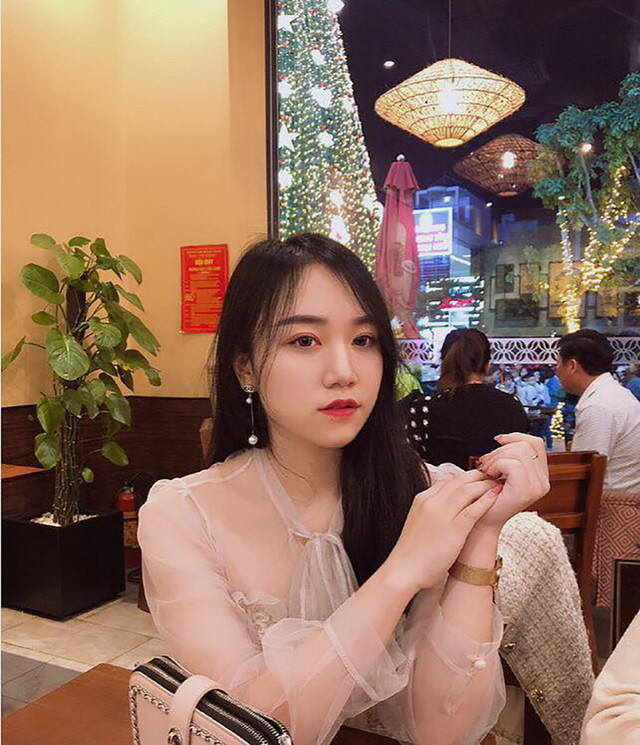 Cô giáo xinh hơn hotgirl thu hút mọi ánh nhìn sau bức ảnh này - Hình 2 Co giao xinh hon hotgirl thu hut moi anh nhin sau buc anh nay-Hinh-2