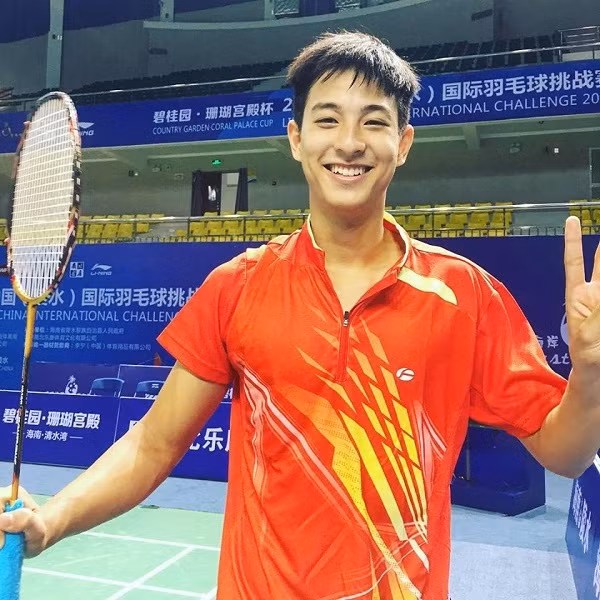 MXH day song vi nu cuoi ruc ro dep trai nhu trai Han cua 'hot boy cau long'