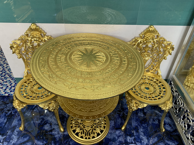 Đi xem ngôi nhà mạ vàng lấp lánh của đại gia miền Tây - Hình 6 Di xem ngoi nha ma vang lap lanh cua dai gia mien Tay-Hinh-6