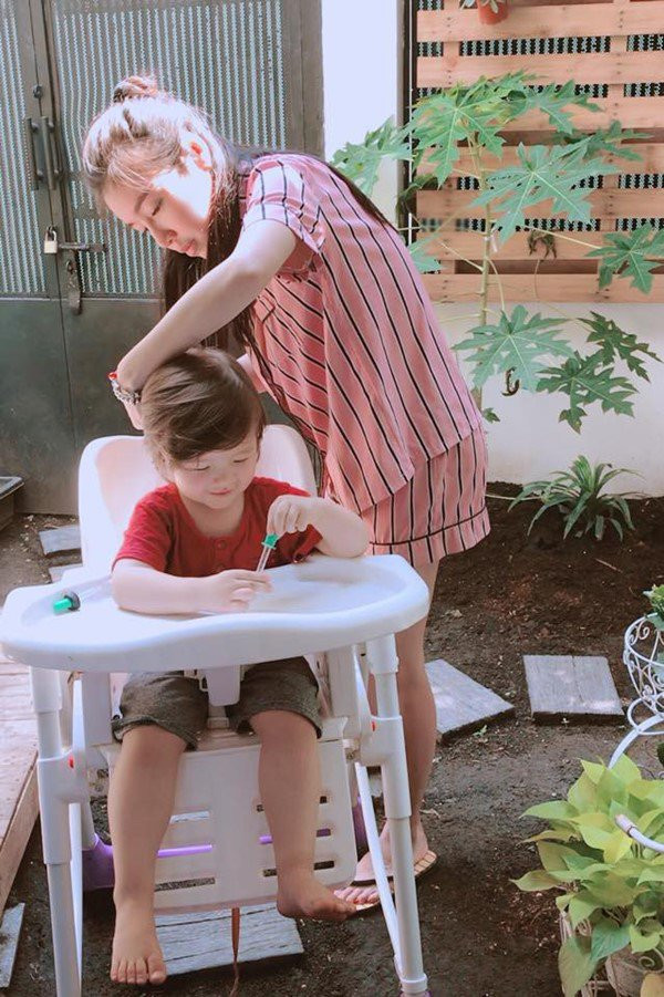Đi xem ngôi nhà vườn nhiều rau trái của người đẹp Elly Trần - Hình 2 Di xem ngoi nha vuon nhieu rau trai cua nguoi dep Elly Tran-Hinh-2