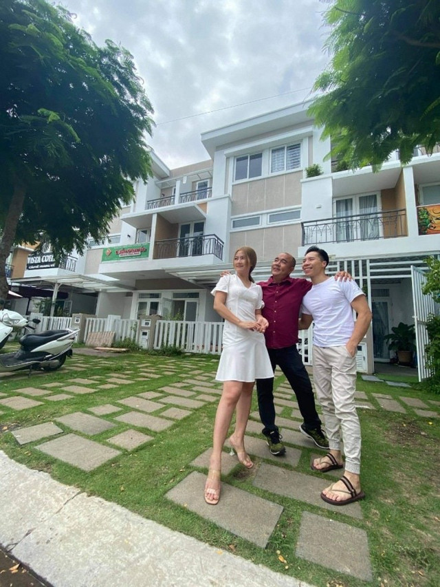 Tận mục biệt thự khang trang của vợ chồng 'O Sen' Ngọc Mai - Hình 2 Tan muc biet thu khang trang cua vo chong 'O Sen' Ngoc Mai-Hinh-2