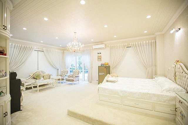 Bên trong biệt thự lộng lẫy như cung điện của ca sĩ Hồ Quỳnh Hương - Hình 13 Ben trong biet thu long lay nhu cung dien cua ca si Ho Quynh Huong-Hinh-13