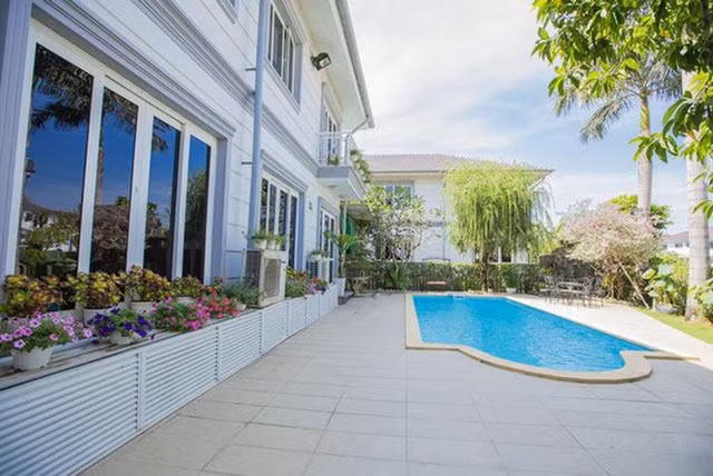 Ben trong biet thu long lay nhu cung dien cua ca si Ho Quynh Huong-Hinh-8