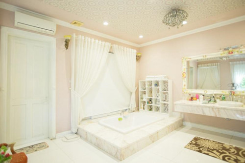Bên trong biệt thự lộng lẫy như cung điện của ca sĩ Hồ Quỳnh Hương - Hình 14 Ben trong biet thu long lay nhu cung dien cua ca si Ho Quynh Huong-Hinh-14