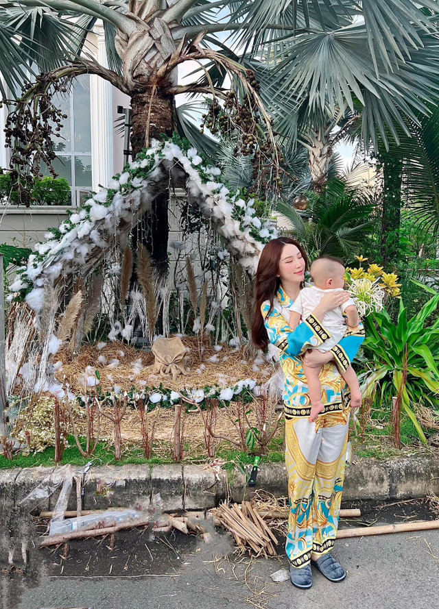Bảo Thy khoe biệt thự lộng lẫy đón Giáng sinh Bao Thy khoe biet thu long lay don Giang sinh