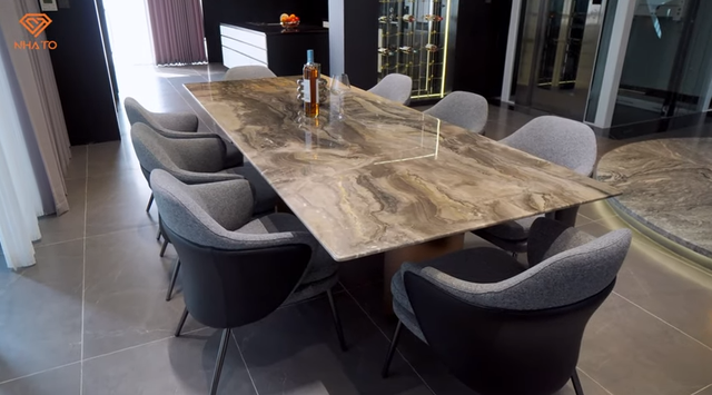 Bên trong căn biệt thự xa xỉ hơn 120 tỷ của đại gia Hà thành - Hình 8 Ben trong can biet thu xa xi hon 120 ty cua dai gia Ha thanh-Hinh-8