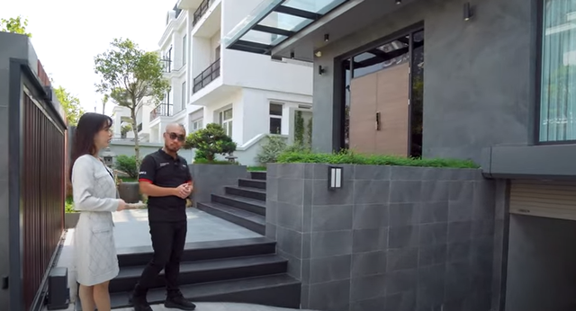 Bên trong căn biệt thự xa xỉ hơn 120 tỷ của đại gia Hà thành - Hình 3 Ben trong can biet thu xa xi hon 120 ty cua dai gia Ha thanh-Hinh-3