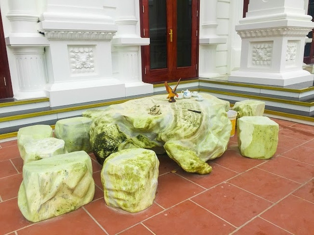 Trầm trồ biệt thự đồ sộ như lâu đài của nữ đại gia Phú Thọ - Hình 8 Tram tro biet thu do so nhu lau dai cua nu dai gia Phu Tho-Hinh-8