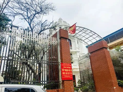 Trầm trồ biệt thự đồ sộ như lâu đài của nữ đại gia Phú Thọ - Hình 10 Tram tro biet thu do so nhu lau dai cua nu dai gia Phu Tho-Hinh-10