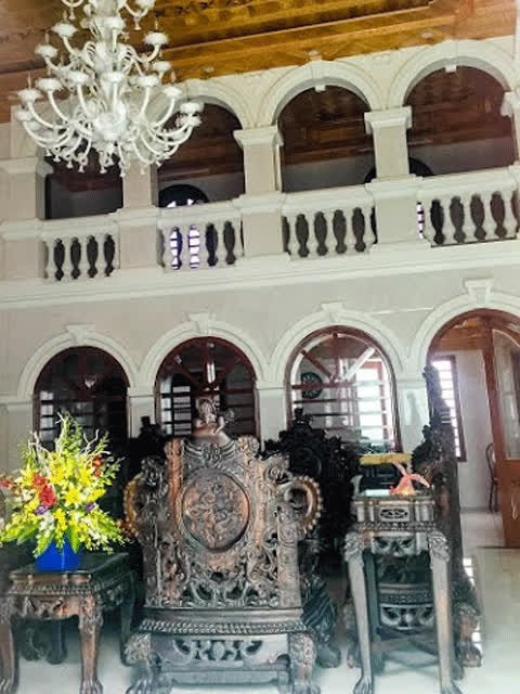 Trầm trồ biệt thự đồ sộ như lâu đài của nữ đại gia Phú Thọ - Hình 9 Tram tro biet thu do so nhu lau dai cua nu dai gia Phu Tho-Hinh-9