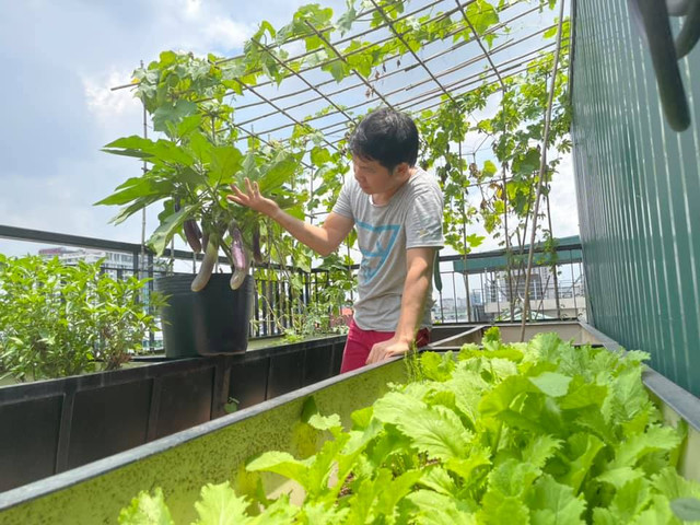 Chi tiet co ngoi bac ty giua pho cua ca si Trong Tan-Hinh-14