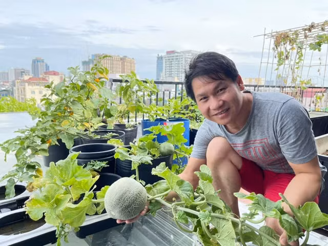 Chi tiet co ngoi bac ty giua pho cua ca si Trong Tan-Hinh-13