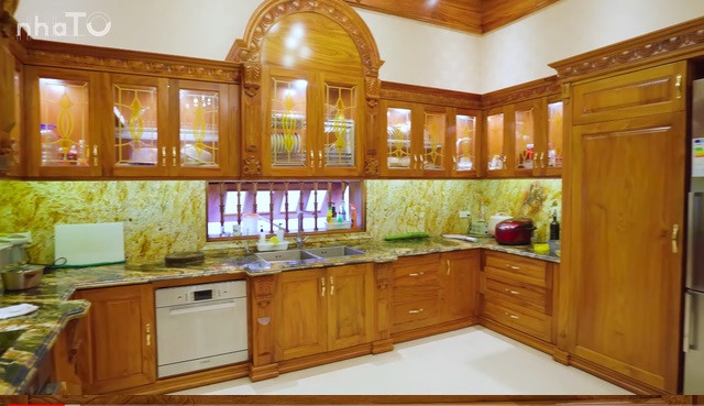 Bên trong căn biệt thự 100% gỗ gõ đỏ châu Phi - Hình 10 Ben trong can biet thu 100% go go do chau Phi-Hinh-10