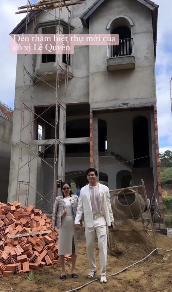 Hé lộ biệt thự hoành tráng của Lệ Quyên tại Đà Lạt He lo biet thu hoanh trang cua Le Quyen tai Da Lat