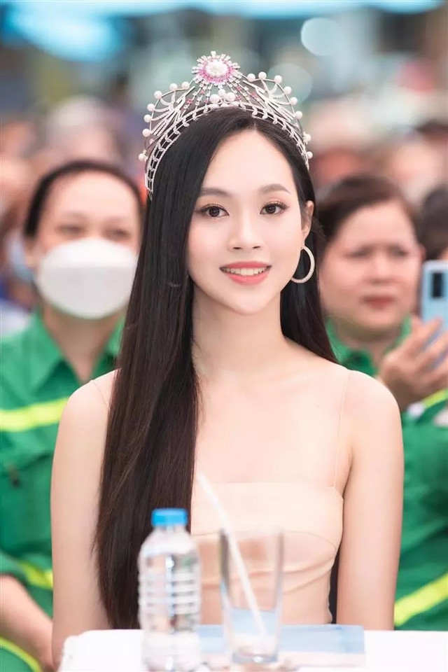 Ngưỡng mộ độ giàu có của Á hậu Trịnh Thùy Linh - Hình 10 Nguong mo do giau co cua A hau Trinh Thuy Linh-Hinh-10