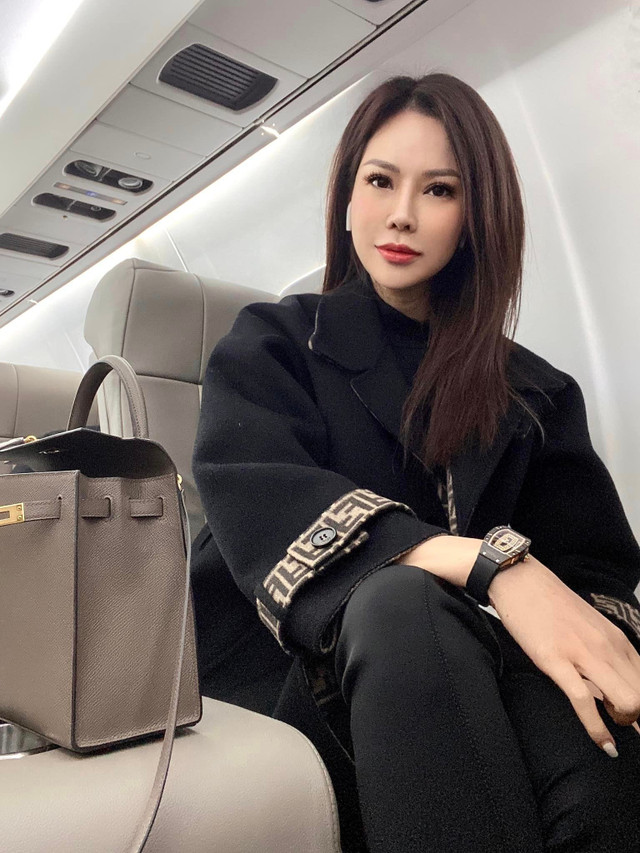 Con dâu tỷ phú Hoàng Kiều giàu cỡ nào khi về ăn Tết bằng máy bay riêng? - Hình 2 Con dau ty phu Hoang Kieu giau co nao khi ve an Tet bang may bay rieng?-Hinh-2