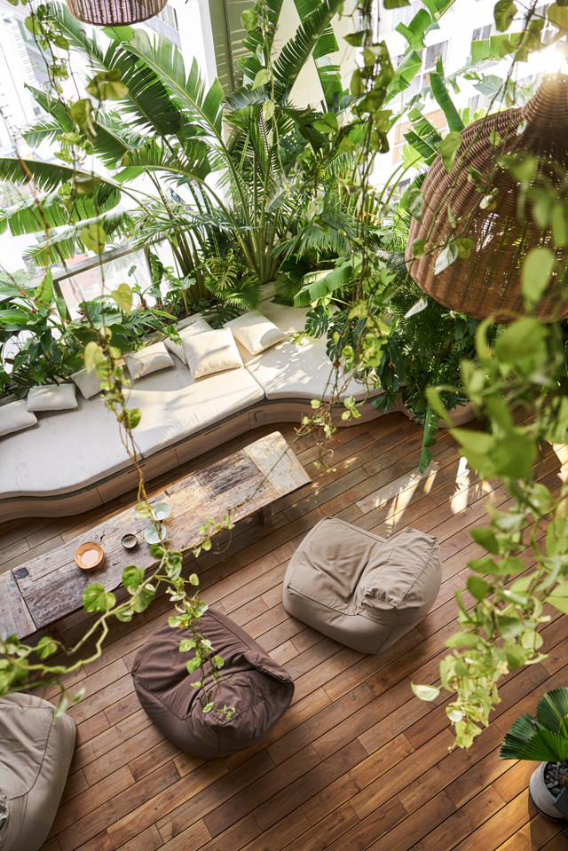 Penthouse như rừng nhiệt đới giữa Sài Gòn xuất hiện trên báo Mỹ - Hình 10 Penthouse nhu rung nhiet doi giua Sai Gon xuat hien tren bao My-Hinh-10