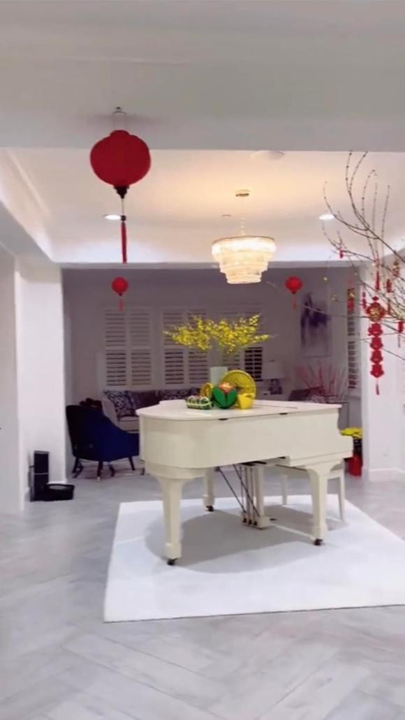 Hoa hậu Phạm Hương khoe biệt thự ngập sắc Tết Việt ở Mỹ - Hình 4 Hoa hau Pham Huong khoe biet thu ngap sac Tet Viet o My-Hinh-4