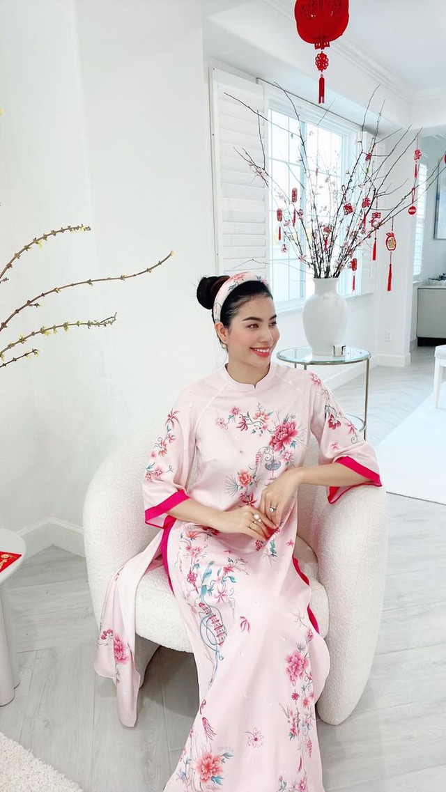 Hoa hậu Phạm Hương khoe biệt thự ngập sắc Tết Việt ở Mỹ - Hình 9 Hoa hau Pham Huong khoe biet thu ngap sac Tet Viet o My-Hinh-9