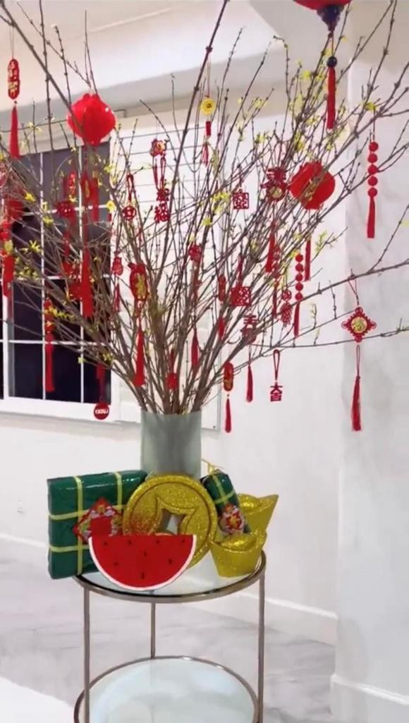Hoa hậu Phạm Hương khoe biệt thự ngập sắc Tết Việt ở Mỹ - Hình 2 Hoa hau Pham Huong khoe biet thu ngap sac Tet Viet o My-Hinh-2